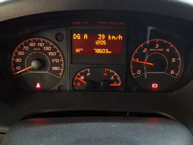 Opel Movano view 15