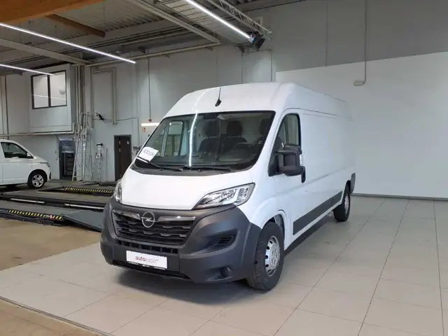 Opel Movano view 7