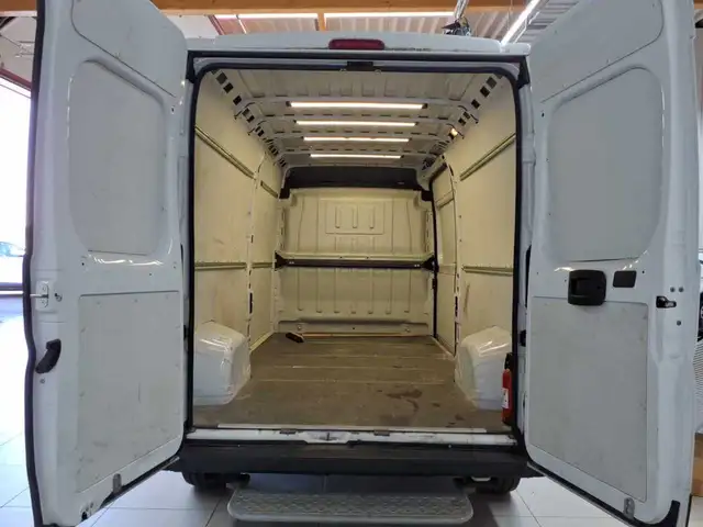 Opel Movano view 10