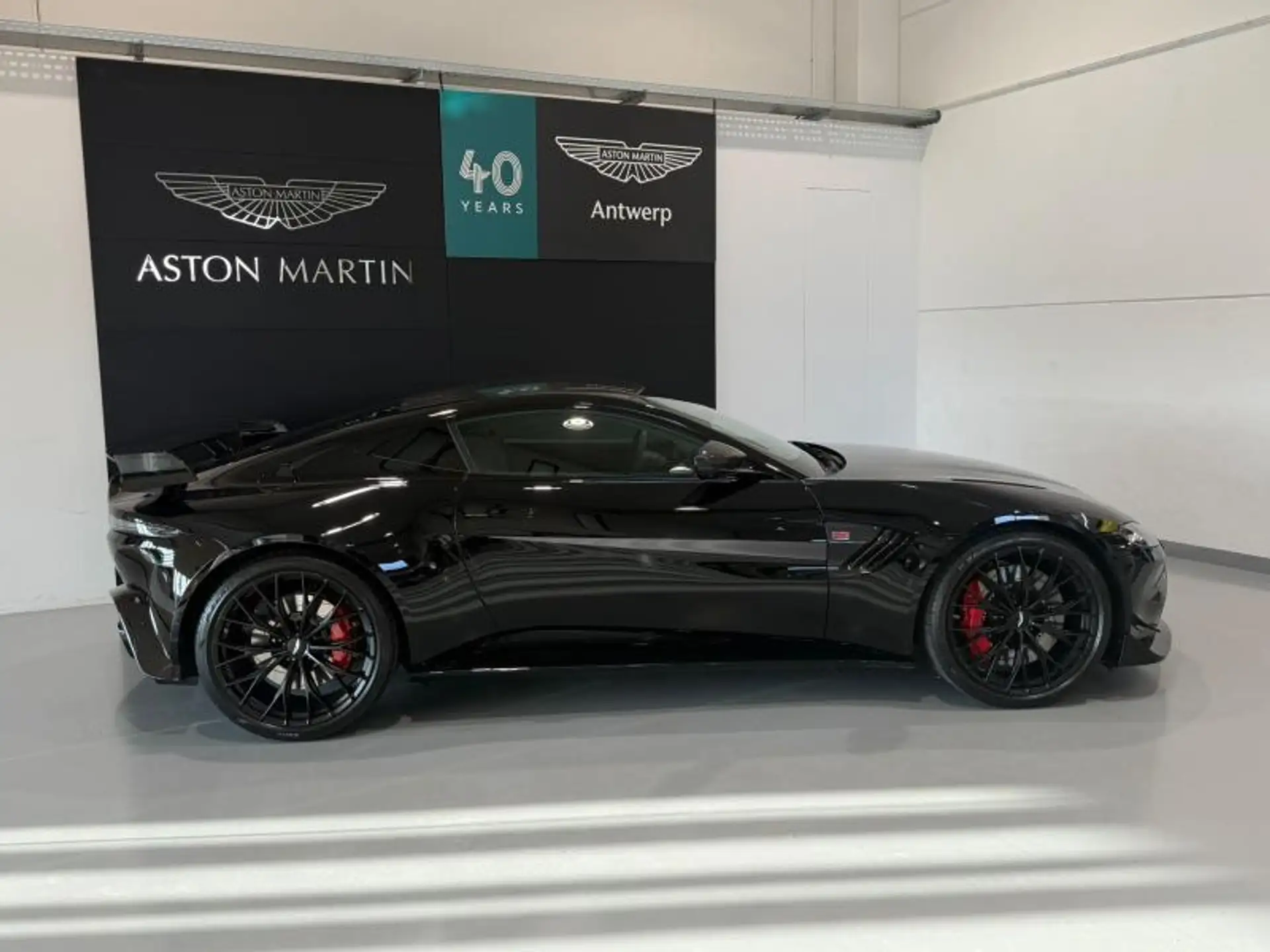 애스턴마틴 밴티지 V8 Coupe 2022 검정 사진 3