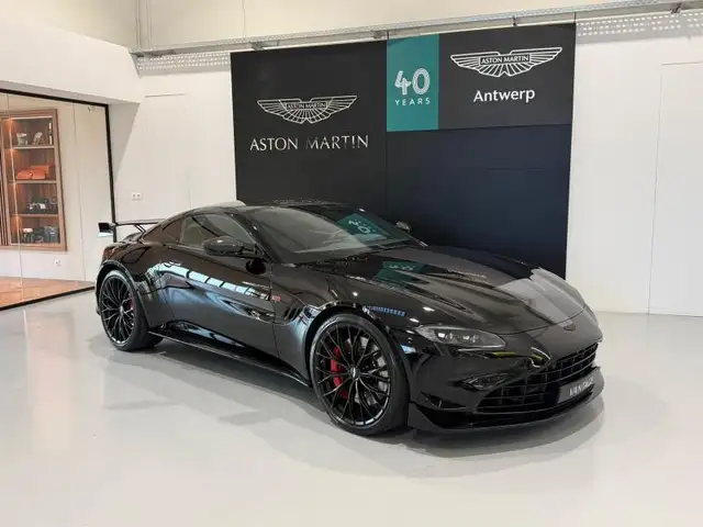 Aston Martin V8