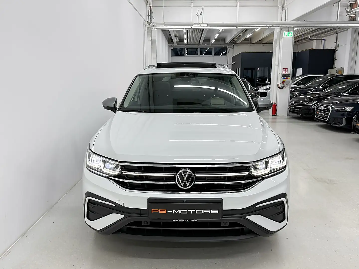 Volkswagen Tiguan Allspace Tiguan 2.0 TDI SCR DSG Allspace IQ Light AHK 36... Weiß - 2