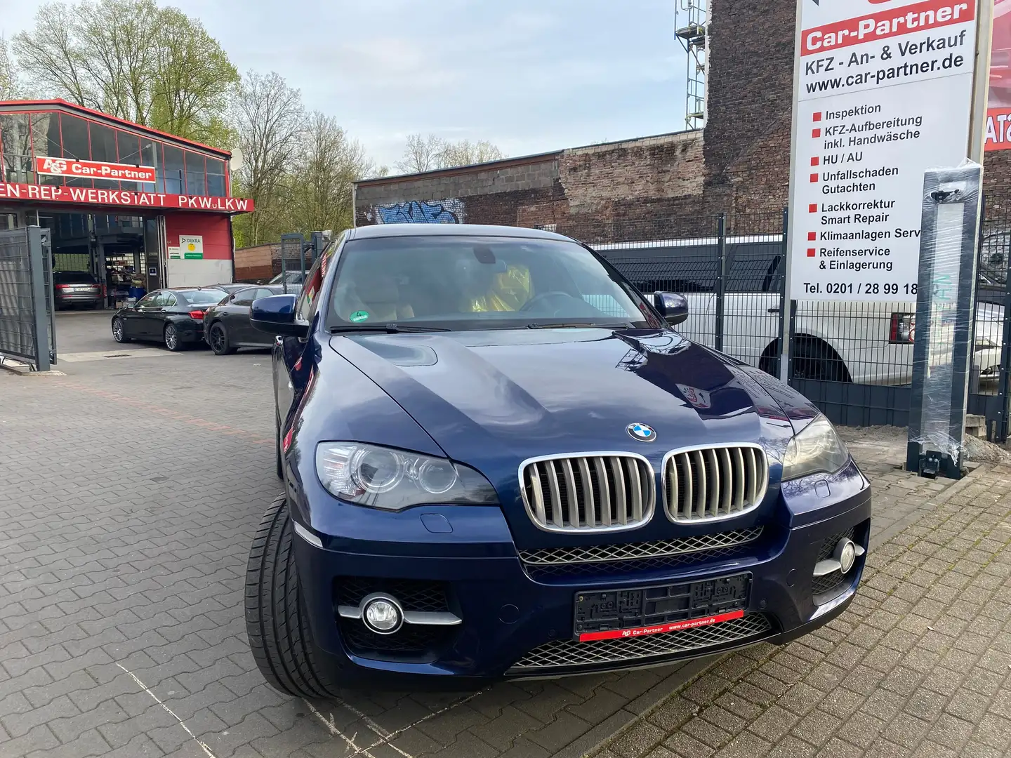 BMW X6 xDrive50i (E71/E72) Modrá - 1