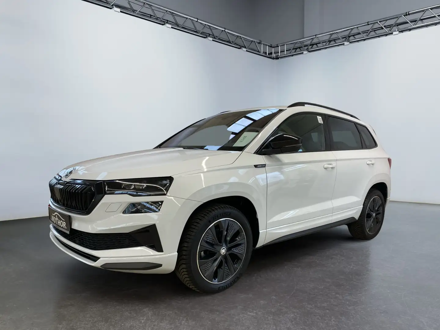 Skoda Karoq Sportline 1.5 TSI DSG SHZ GJR Winterpaket Weiß - 2