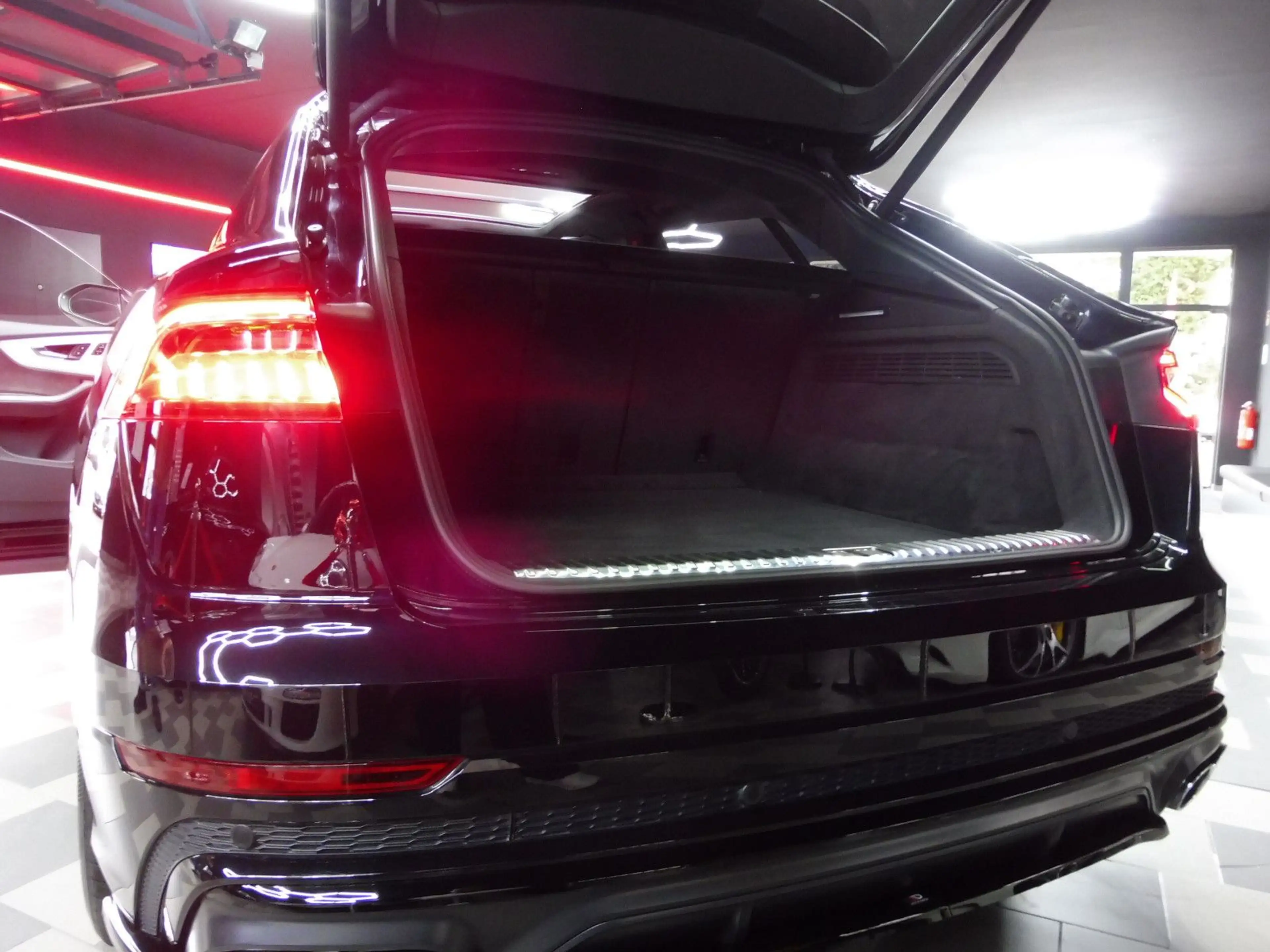 Audi SQ8 4.0 TDI quattro Pano/360° Kam/Bang & Olufsen — photo 14