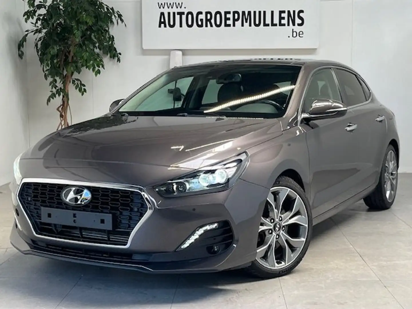 Hyundai i30 T-GDi Sky 7-DCT Gris - 1