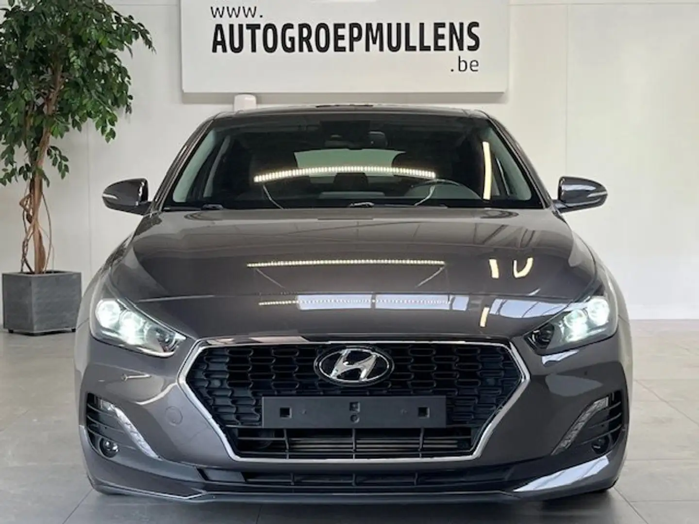 Hyundai i30 T-GDi Sky 7-DCT Gris - 2