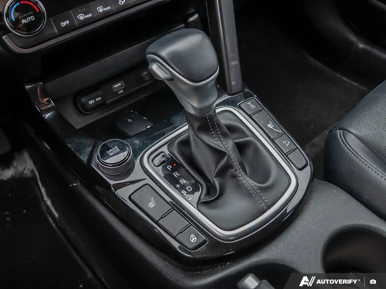 Kia Seltos снимка Kia Seltos
