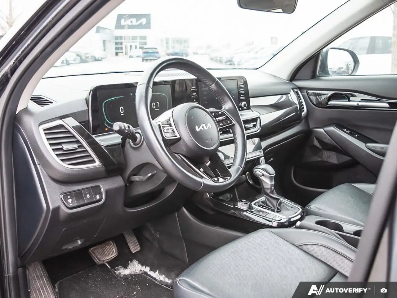 Kia Seltos снимка Kia Seltos