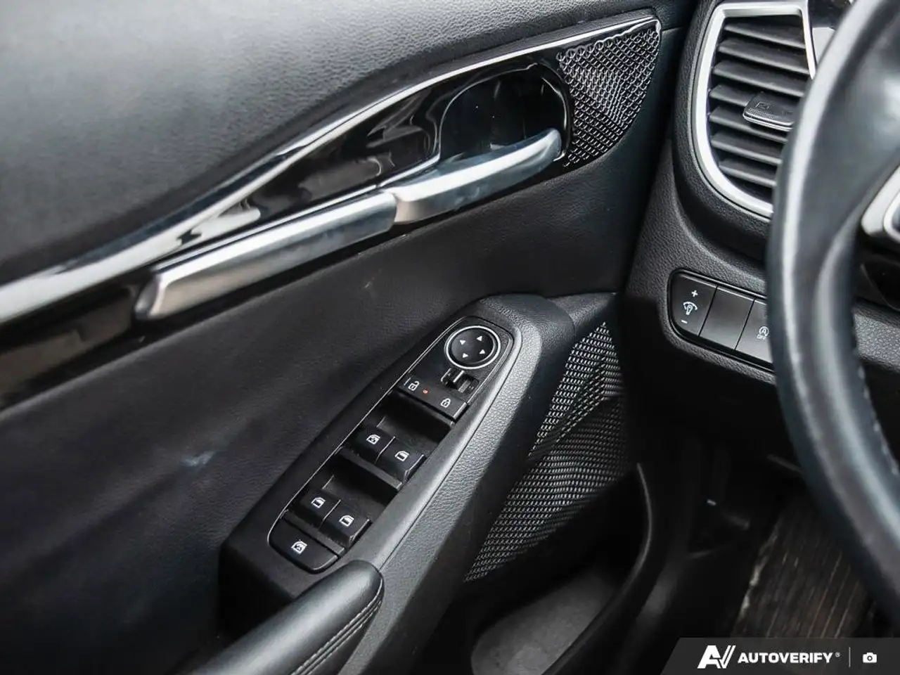 Kia Seltos снимка Kia Seltos