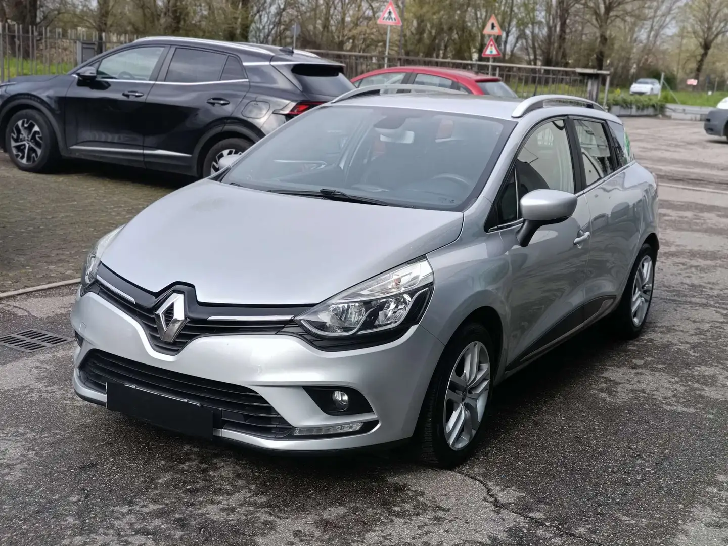Renault Clio Clio Sporter 1.5 dci energy Zen 90cv Zilver - 1