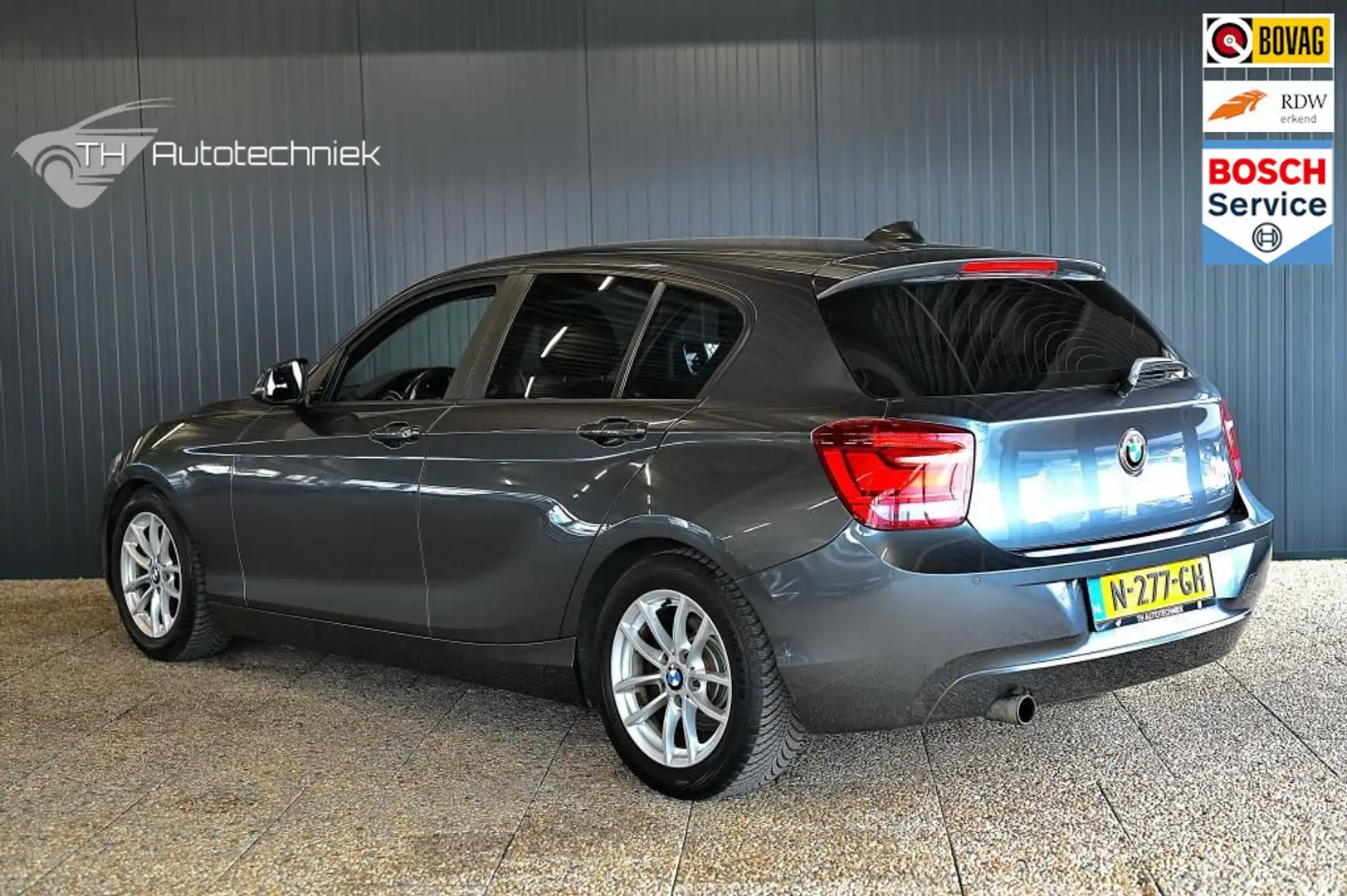 BMW 114 1-serie 114i Business+ Grau - 2