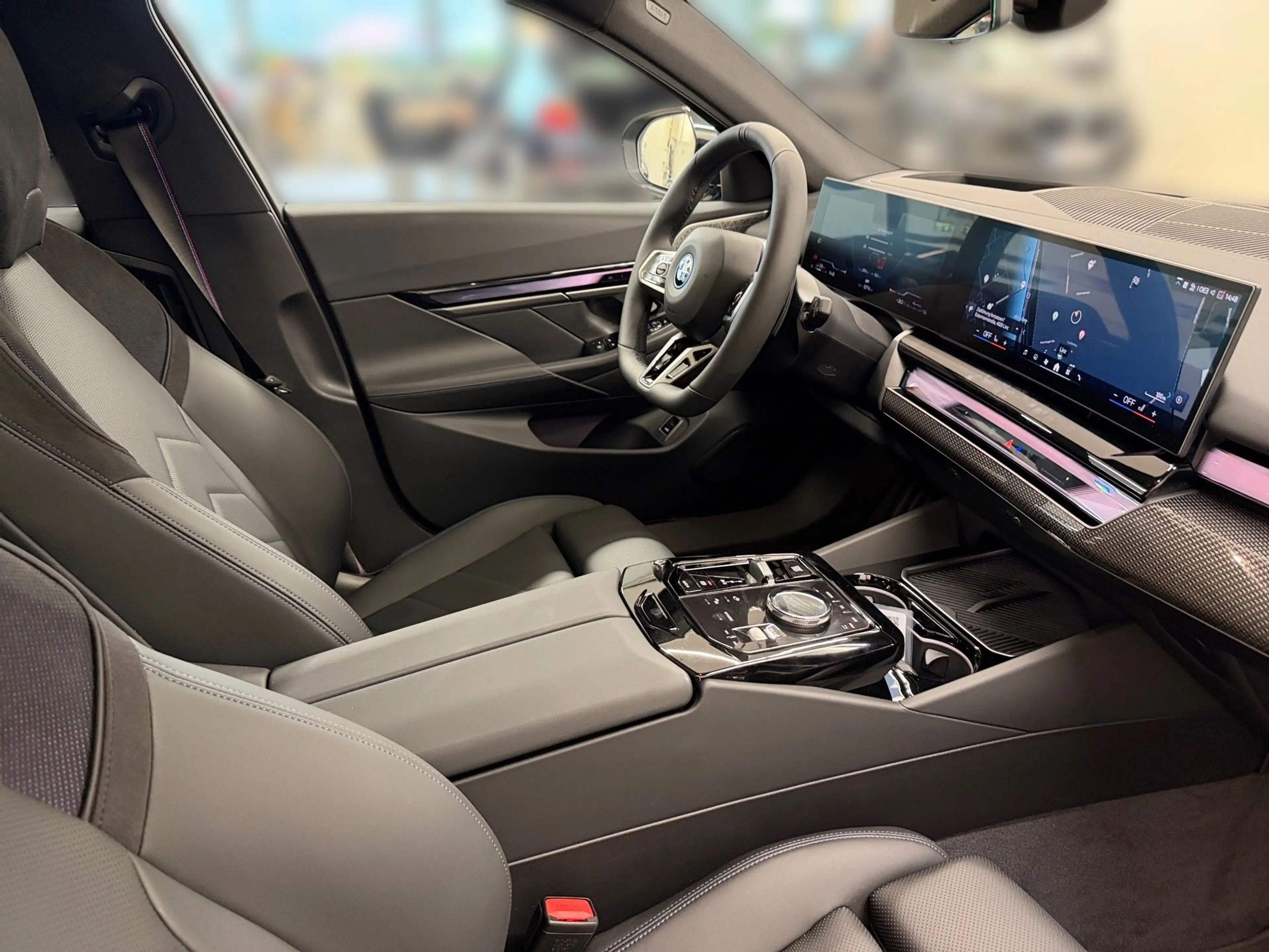 BMW 550 e xDrive — photo 13