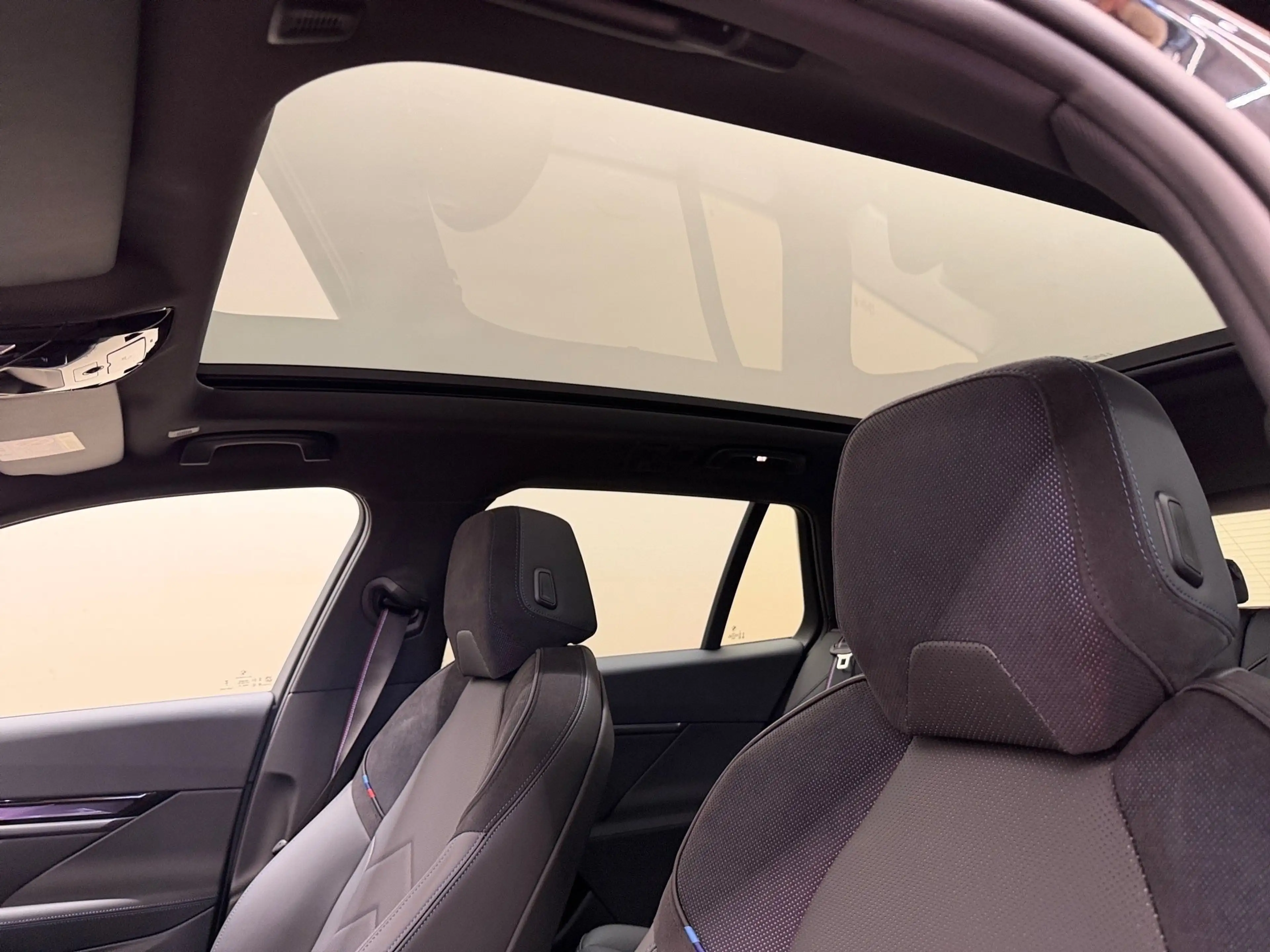 BMW 550 e xDrive — photo 14