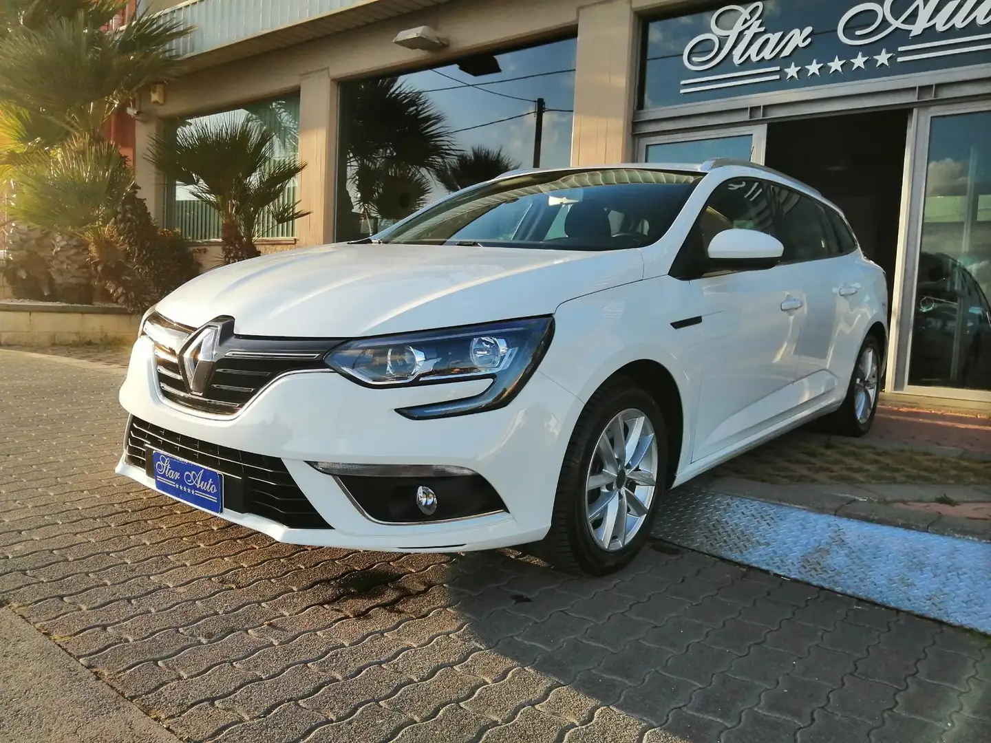 Renault Megane Megane Sporter 1.5 blue dci Business 115cv Bianco - 2