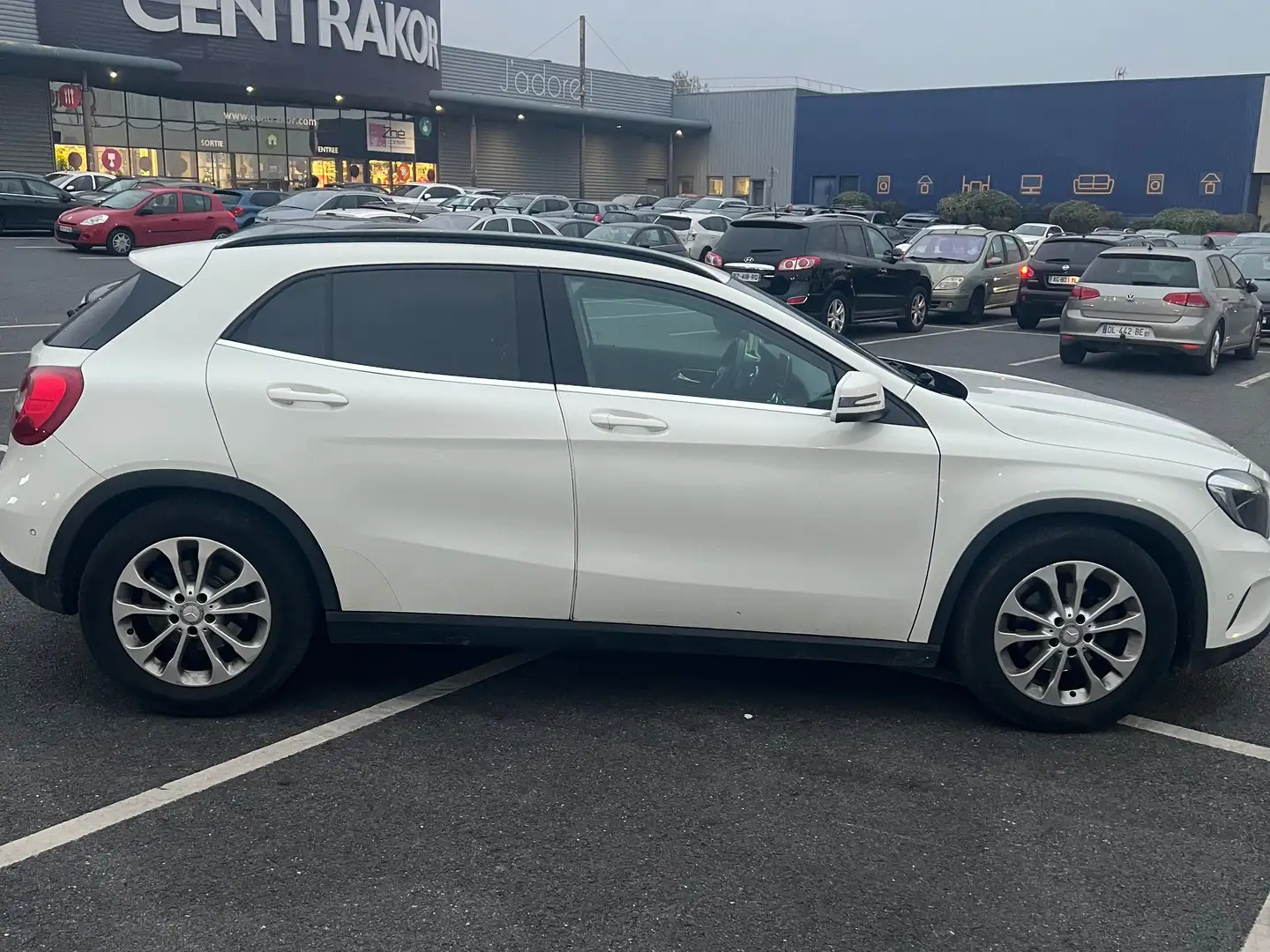 Mercedes-Benz GLA 200 Classe d 4-Matic Activity Edition 7-G DCT A Blanc - 2