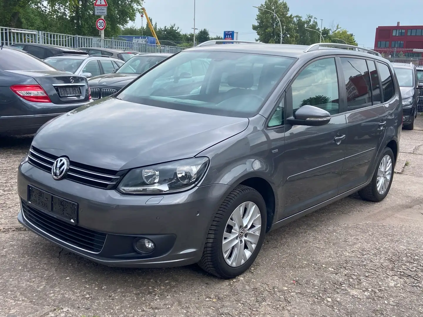 Volkswagen Touran Life /Automatik/7.Sitzer/Klimaauto./Panorama/Navi Grau - 1