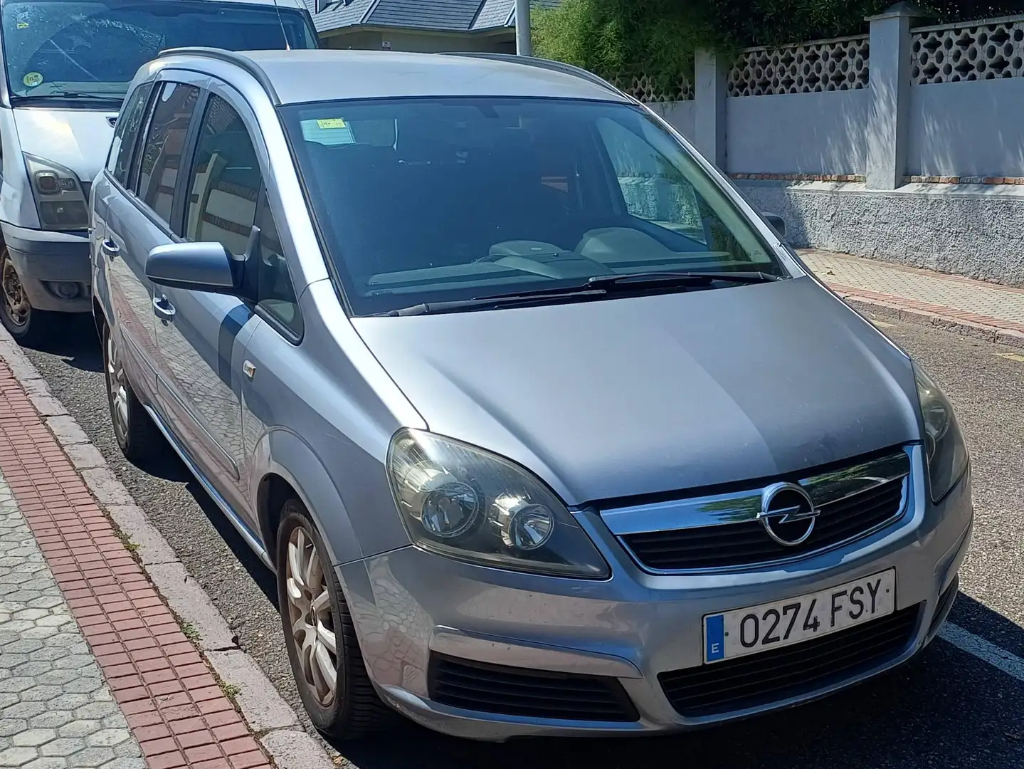 Opel Zafira Zafira 1.9CDTi Essentia Essentia Gris - 1
