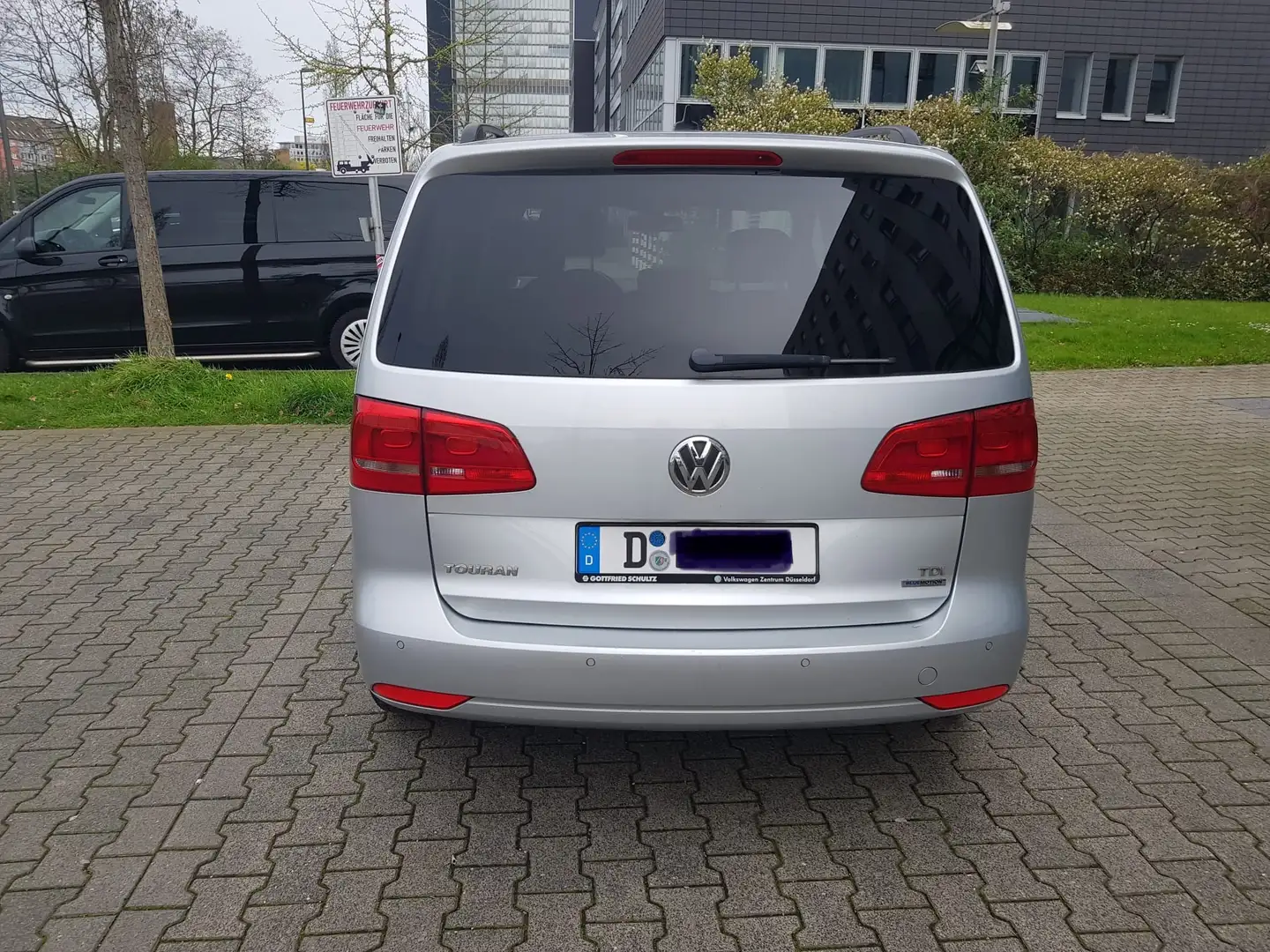Volkswagen Touran 1,6 TDI 105PS Diesel Automatik TÜV NEU Grau - 2