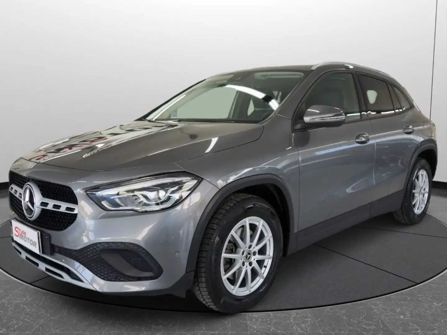 Mercedes-Benz GLA 180 d Automatic Business UFFICIALE UNIPROP. Grigio - 2