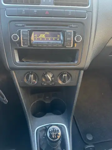 Volkswagen Polo view 3