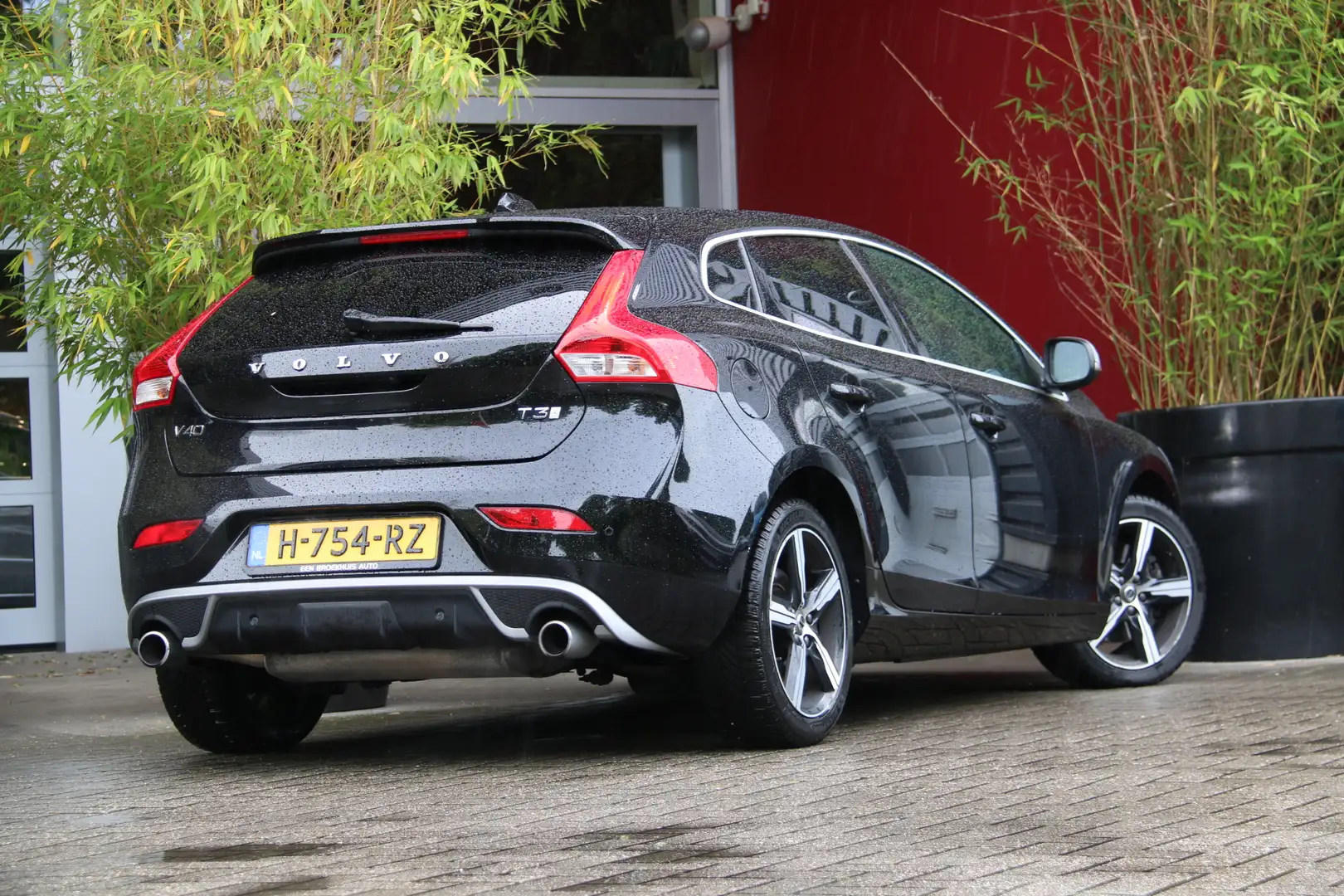 Volvo V40 1.5 T3 Polar+ Sport | R-Design | Trekhaak | Camera Nero - 2