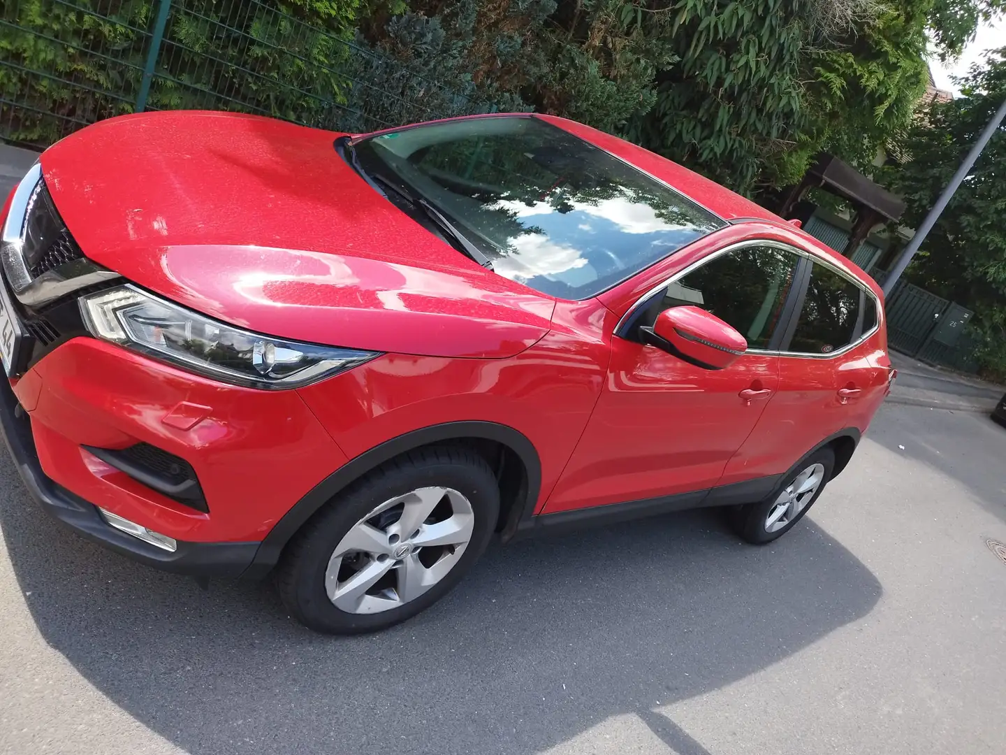 Nissan Qashqai Qashqai 1.2 DIG-T N-Connecta Červená - 1