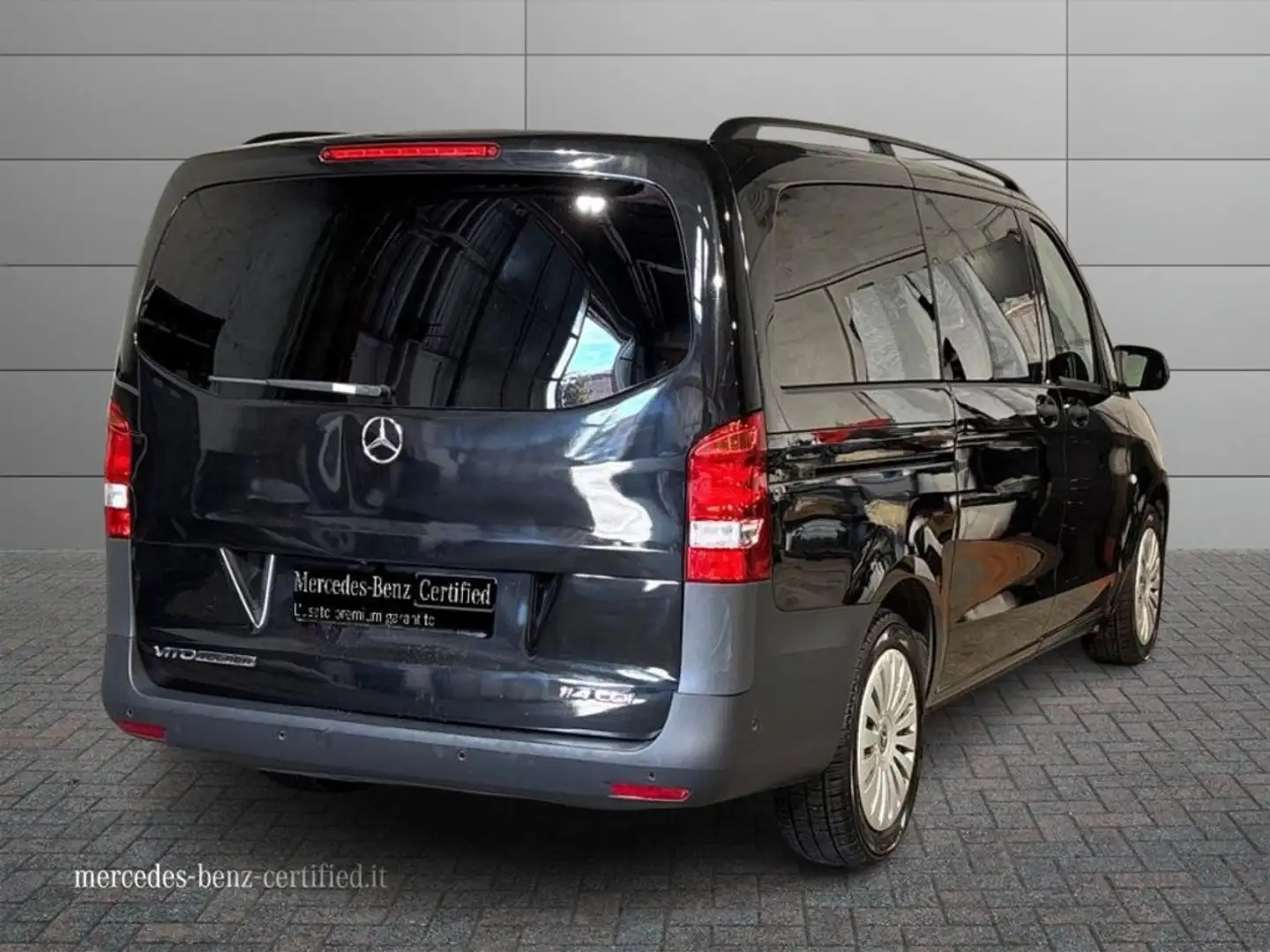 Mercedes-Benz Vito 2.0 114 CDI Tourer Long Schwarz - 2