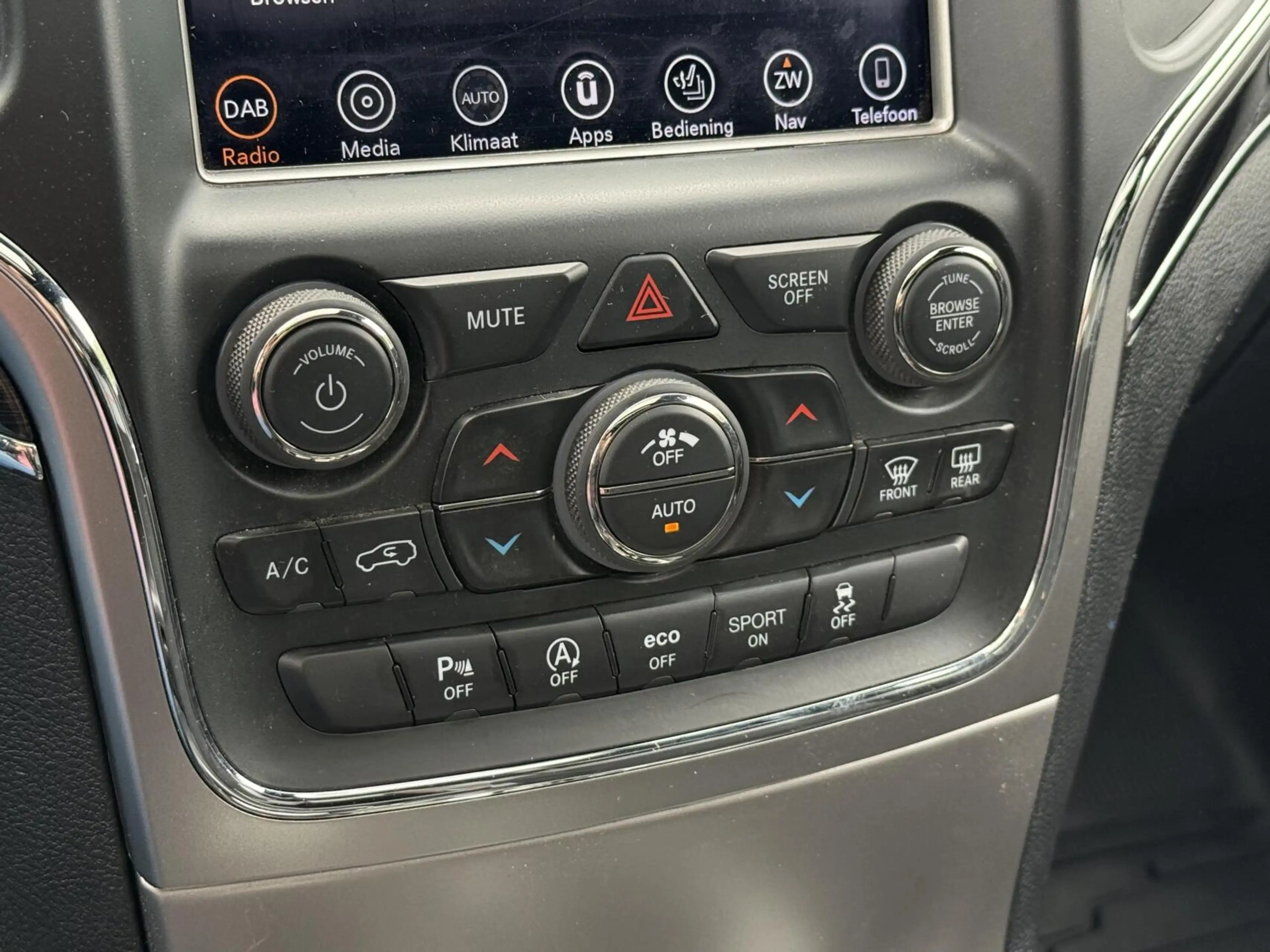 Jeep Grand Cherokee 3.0 CRD Limited Trail Hawk — photo 18