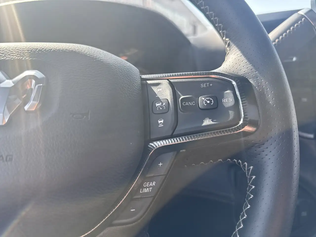 RAM 2500 снимка RAM 2500