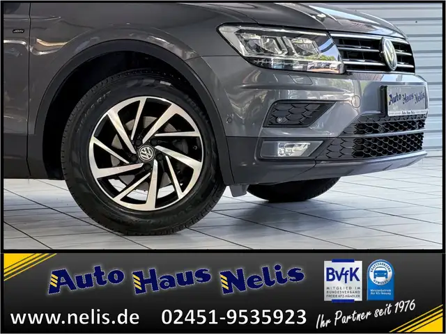Volkswagen Tiguan view 2