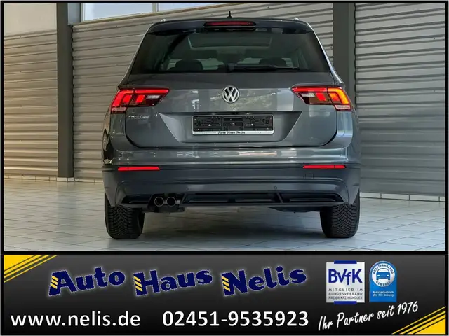 Volkswagen Tiguan view 4