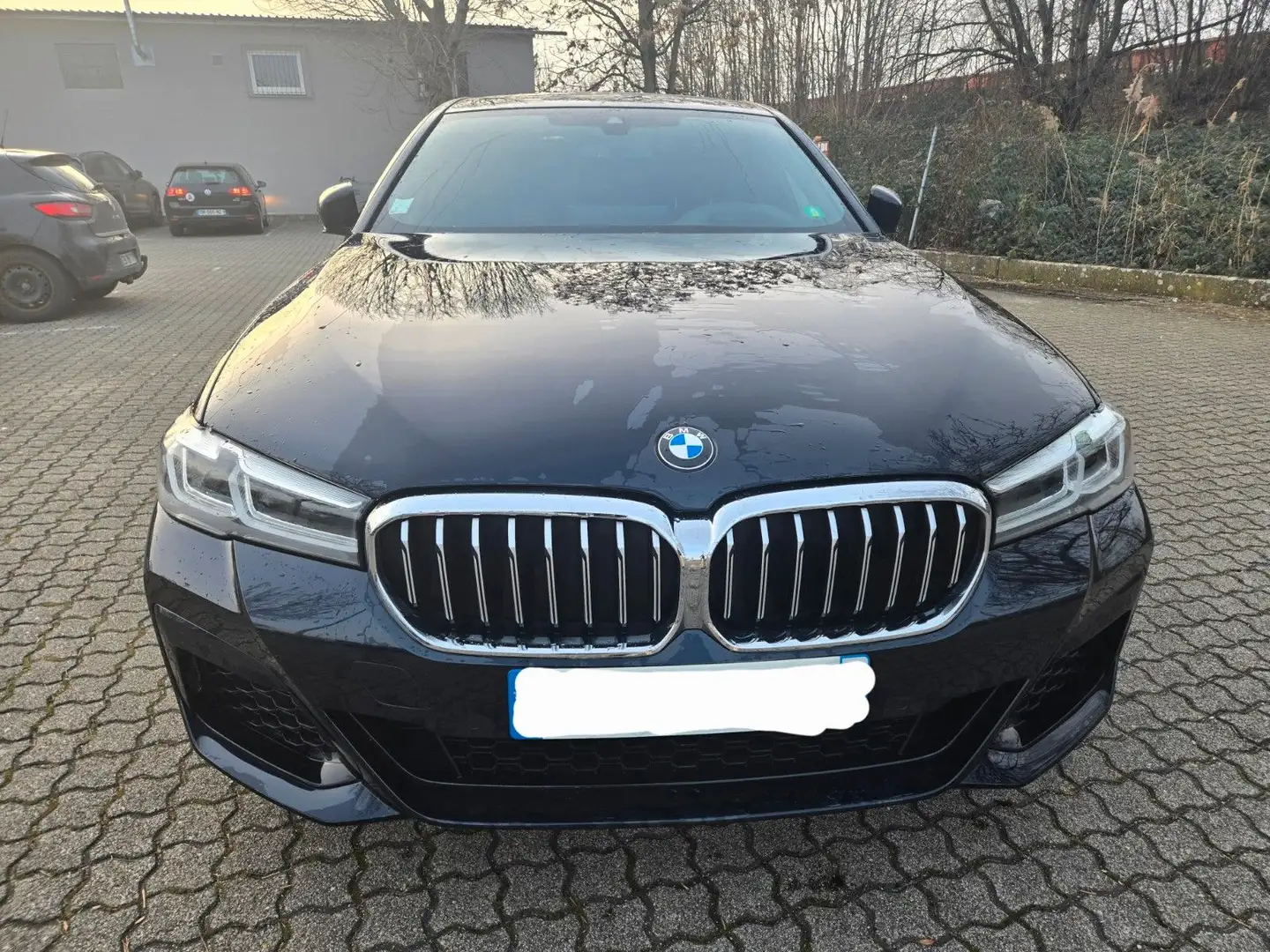 BMW 520 Baureihe 5 Lim. 520 i M Sport Vollausstattun Schwarz - 2