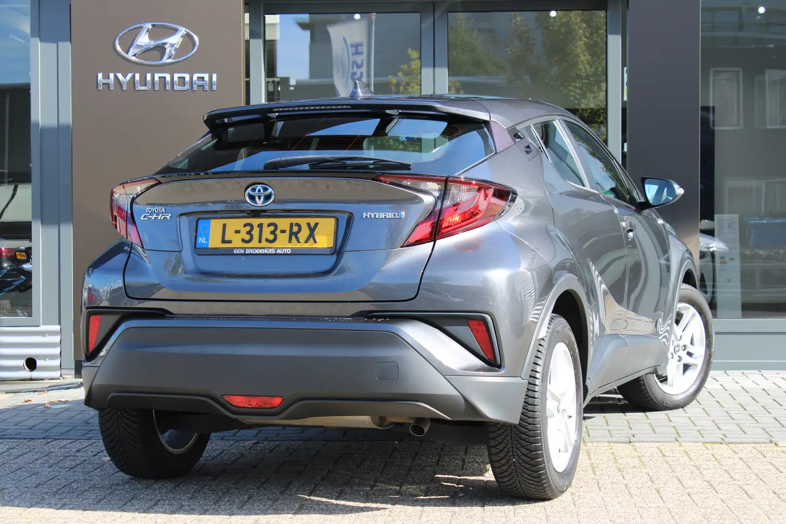Toyota C-HR 1.8 Hybrid Active Automaat | Navigatie | Allseason Gris - 2