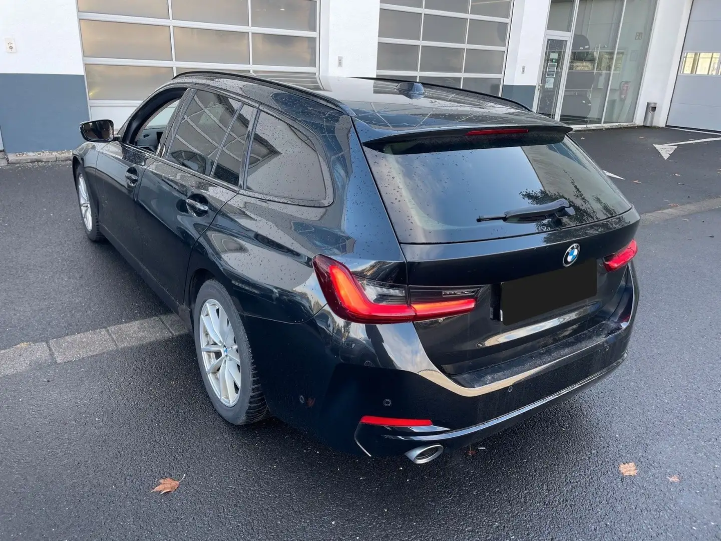 BMW 320 d Touring Steptronic/1Hd/R-Cam/3-Zone Schwarz - 2