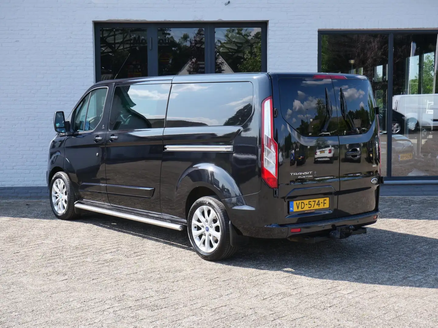 Ford Transit Custom 290 2.2 TDCI L2H1 Limited Champions League Edition Schwarz - 2