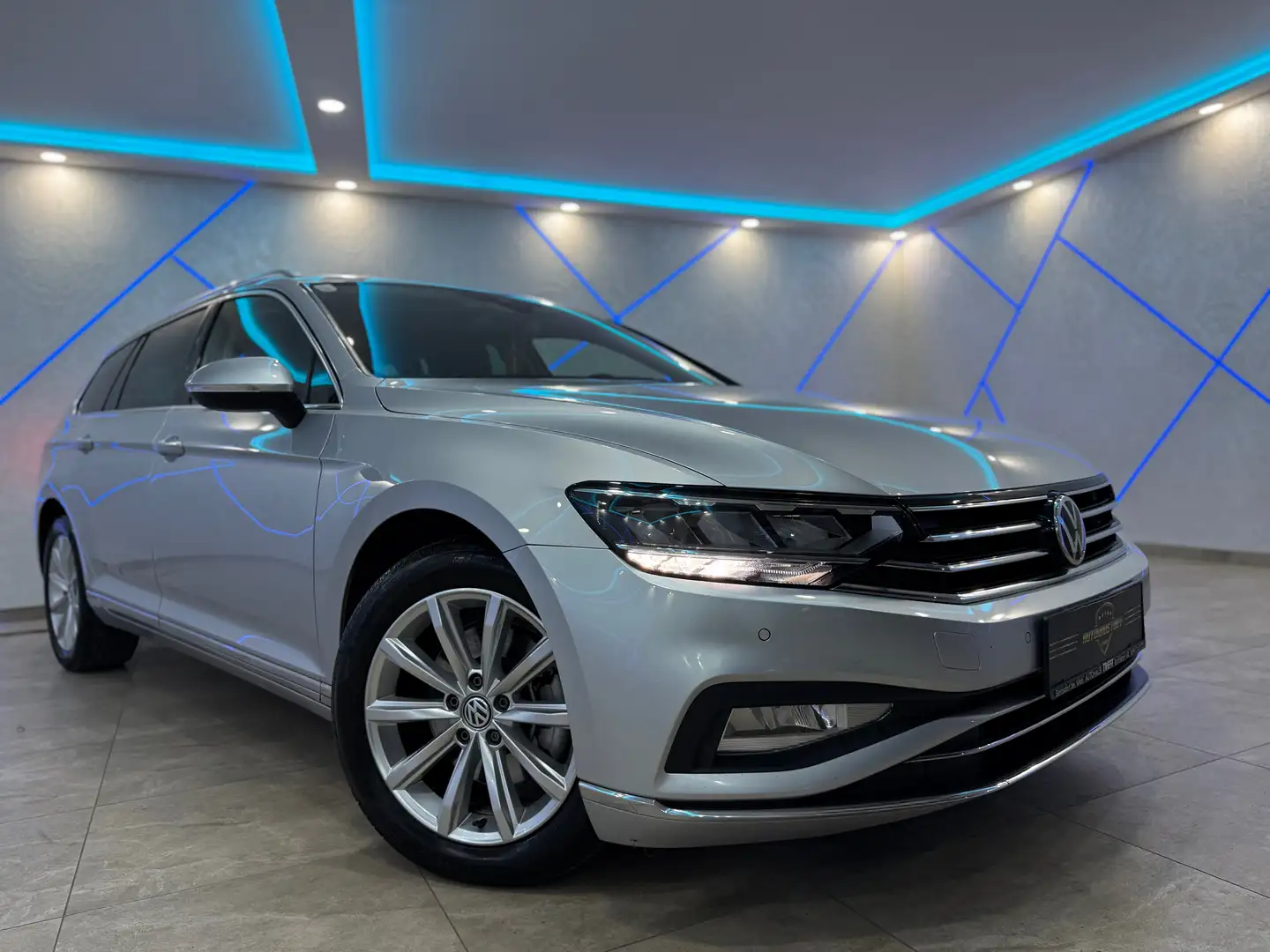 Volkswagen Passat Variant Passat Variant Elegance 2,0 SCR TDI DSG*VIRTUAL* Argent - 1