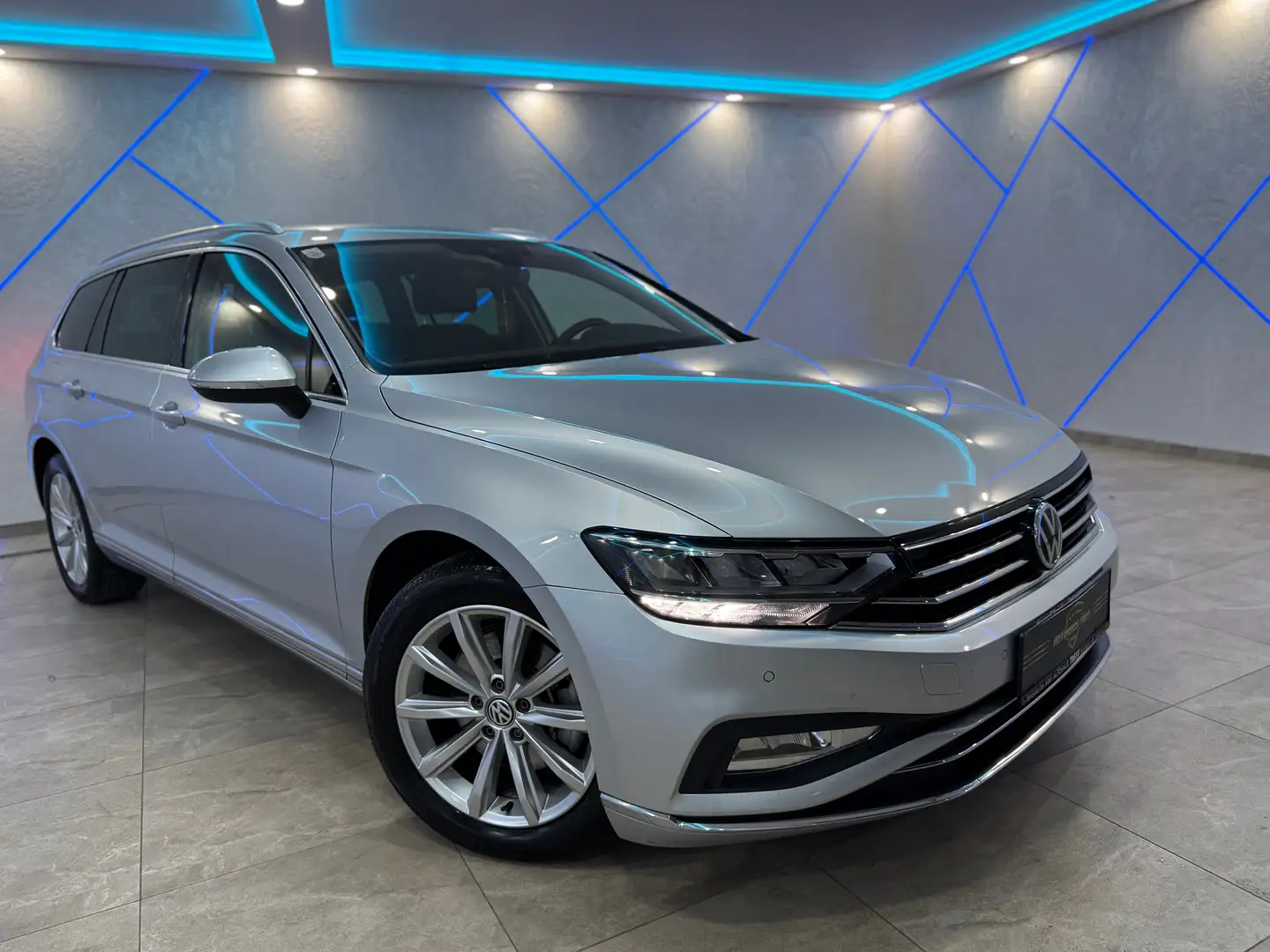 Volkswagen Passat Variant Passat Variant Elegance 2,0 SCR TDI DSG*VIRTUAL* Argent - 2