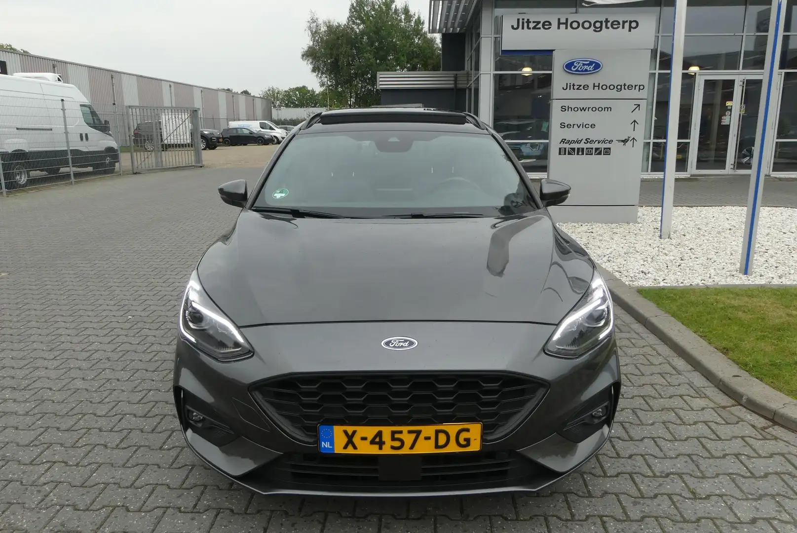 Ford Focus Wagon 1.5 EcoBoost ST Line X Business 182PK, PANO, Grijs - 2