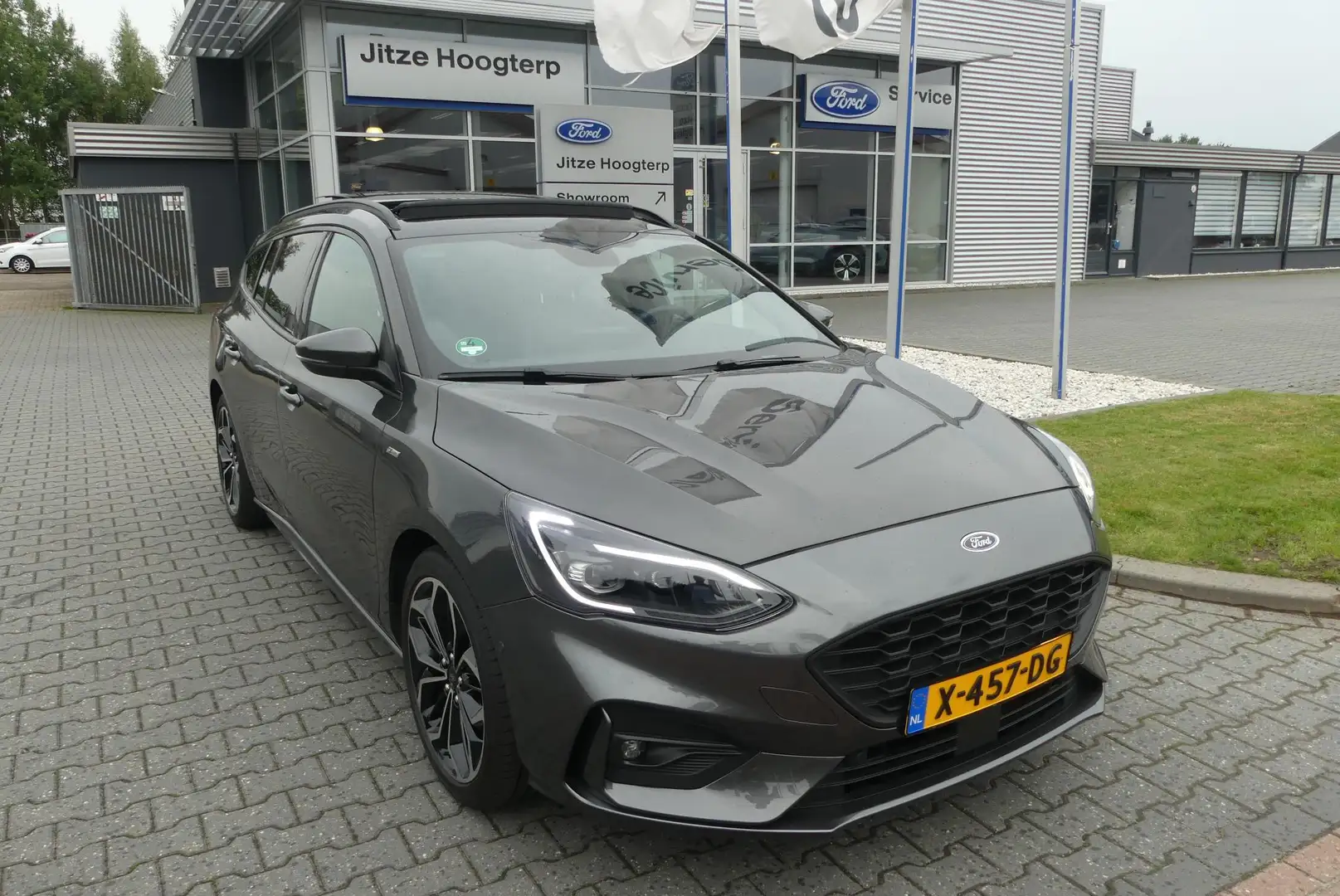 Ford Focus Wagon 1.5 EcoBoost ST Line X Business 182PK, PANO, Grijs - 1