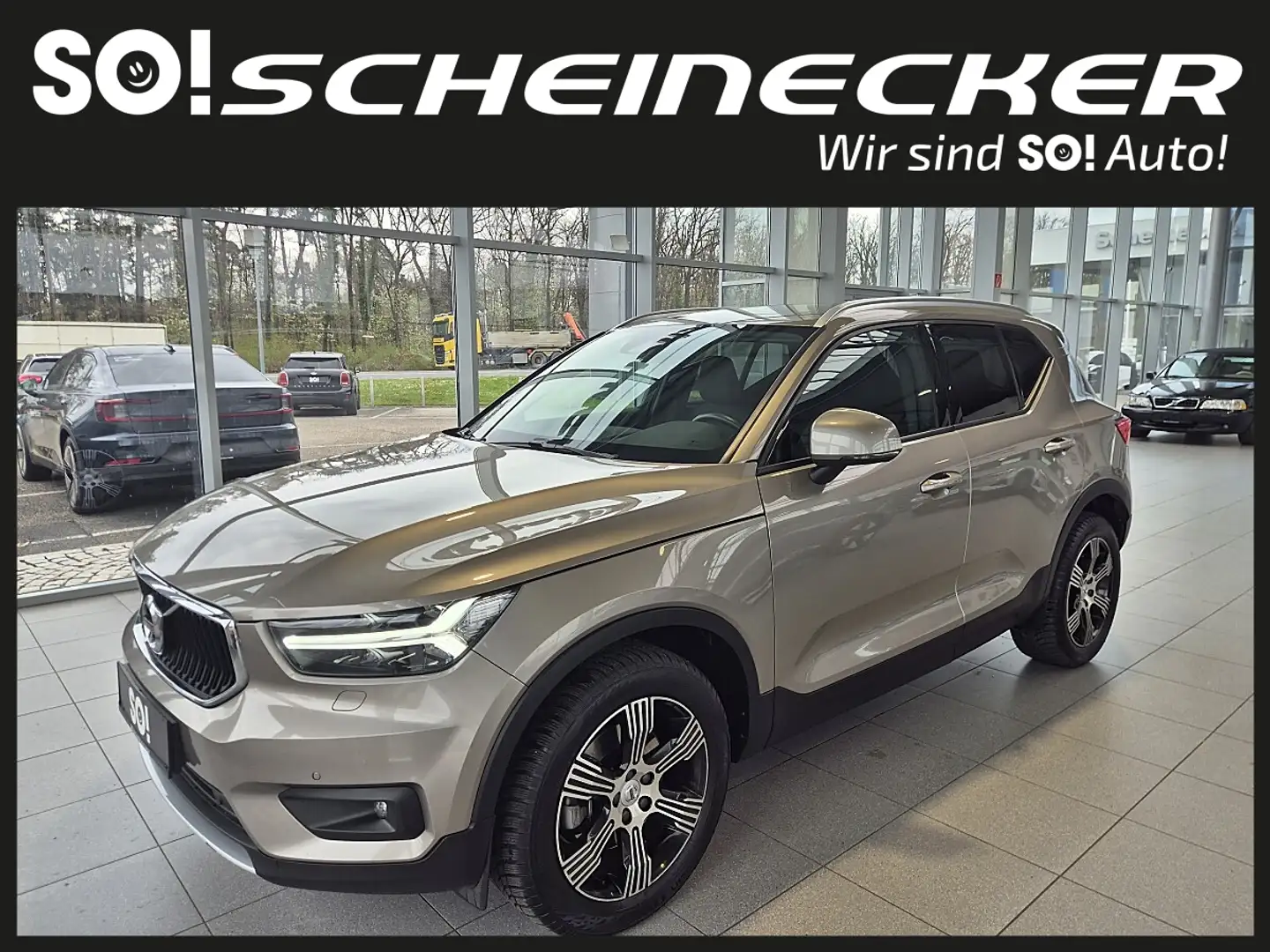 Volvo XC40 D4 Momentum Pro AWD Geartronic Grau - 2