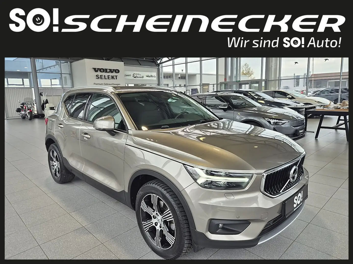 Volvo XC40 D4 Momentum Pro AWD Geartronic Grau - 1