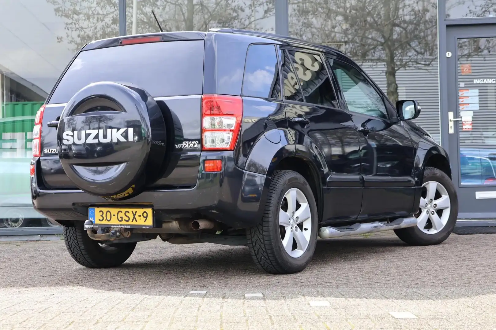 Suzuki Grand Vitara 2.4 Exclusive 4X4 Zwart - 2