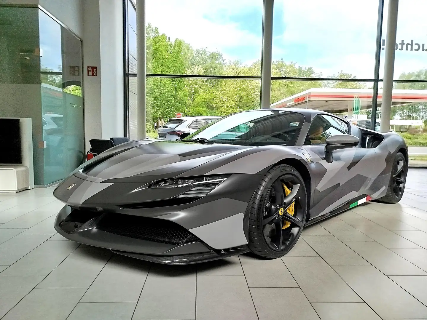 Ferrari SF90 Stradale SF90 Stradale ASSETTO FIORANO*TAGESZULASSUNG* Gris - 1