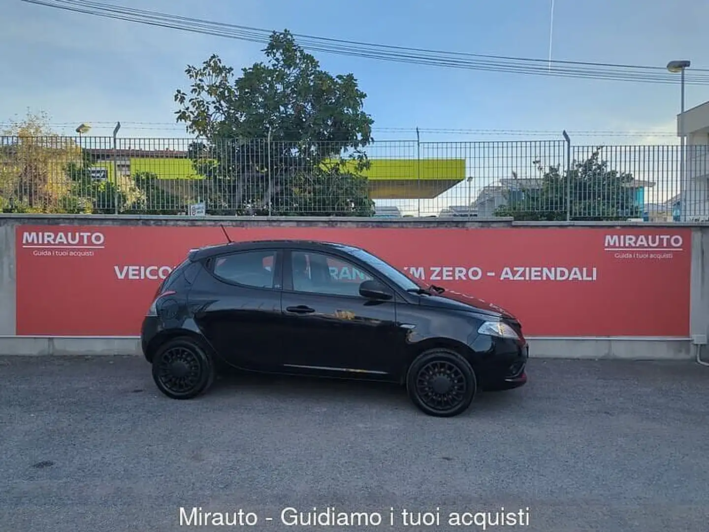 Lancia Ypsilon 3ª serie Ypsilon 1.2 69 CV 5 porte S&S Platinum Noir - 1