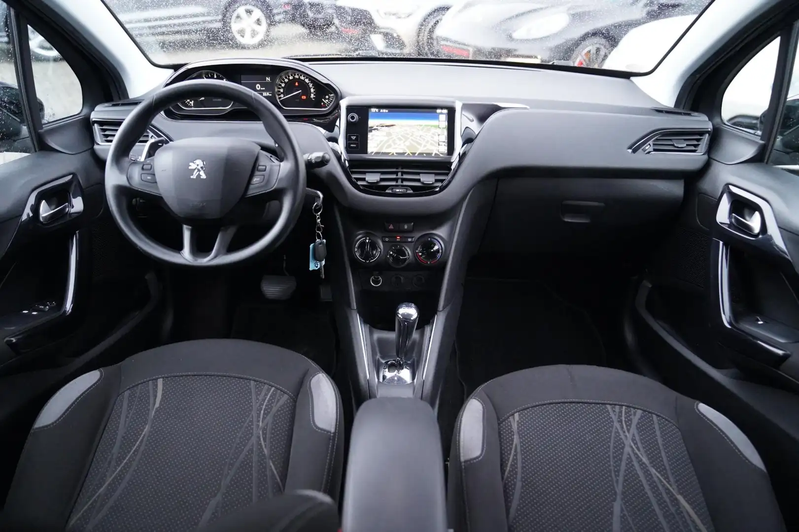 Peugeot 208 1.4 e-HDi Blue Lease | Navi | AC | Automaat Schwarz - 2