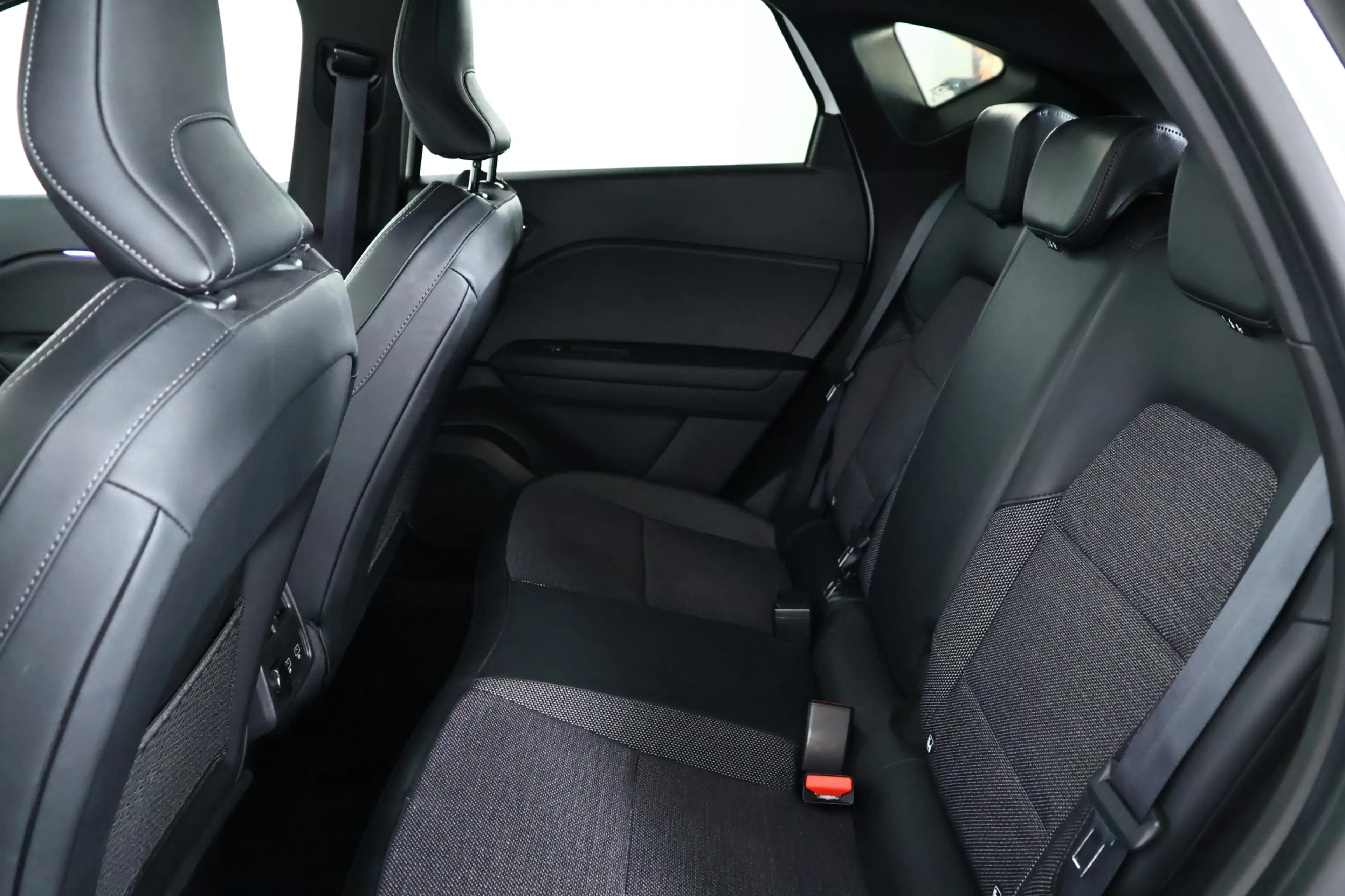 Renault Captur 1.3 mild hybrid 160 Rive Gauche Navi / Lane Assist — photo 12