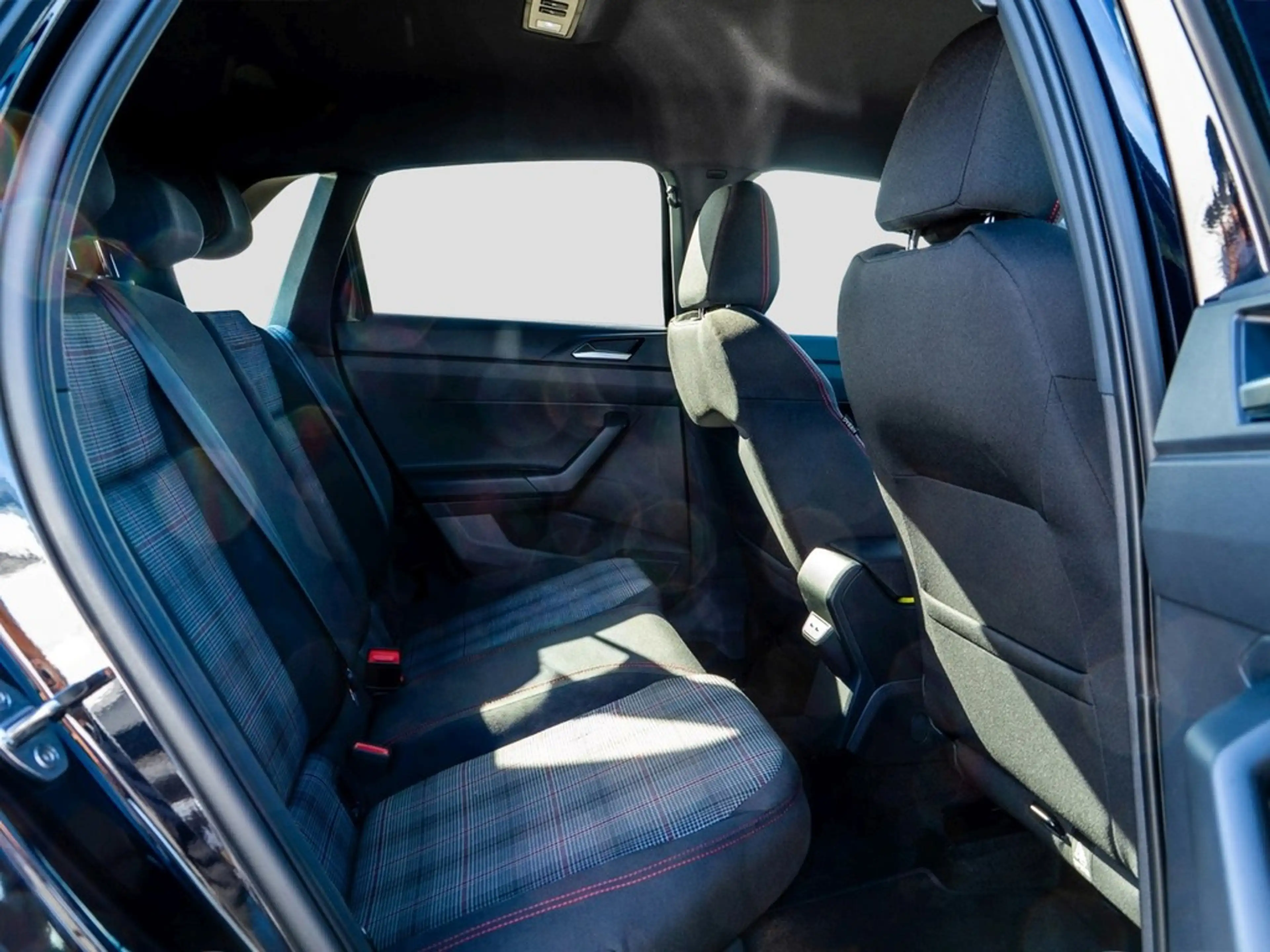 Volkswagen Polo GTI 2.0 TSI DSG Navi, Rear-View — photo 12