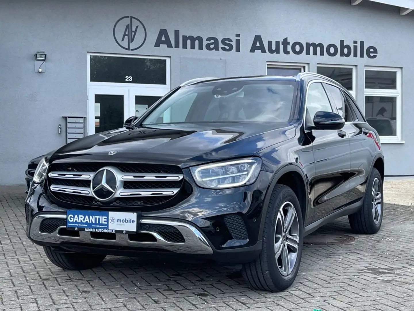 Mercedes-Benz GLC 220 DIESEL / 4MATIC / LED / AHK / 1. HAND Schwarz - 1