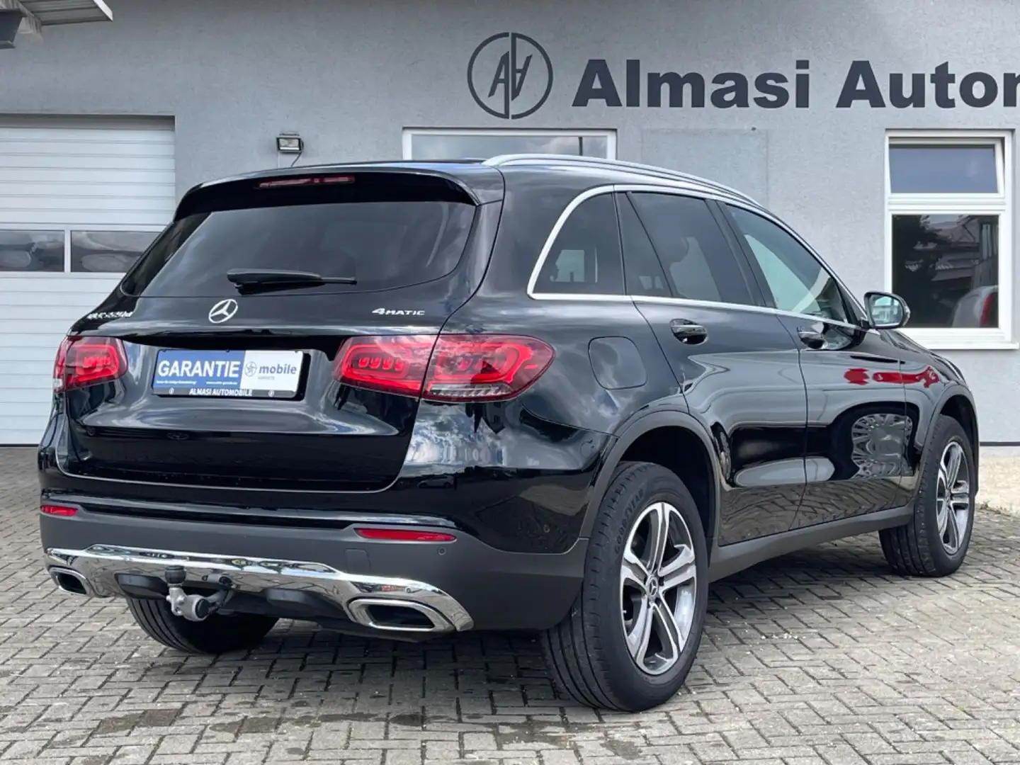 Mercedes-Benz GLC 220 DIESEL / 4MATIC / LED / AHK / 1. HAND Schwarz - 2